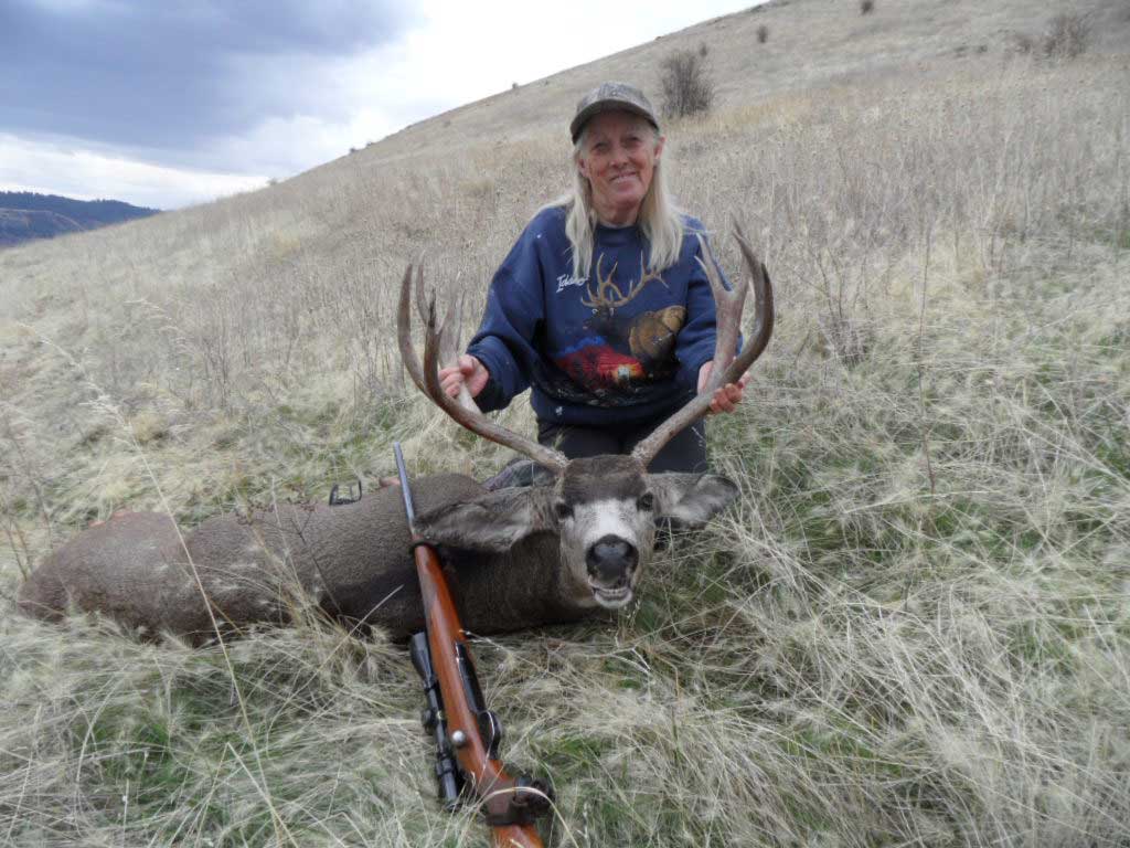 Vicky and her 2017 non-typical mule deer